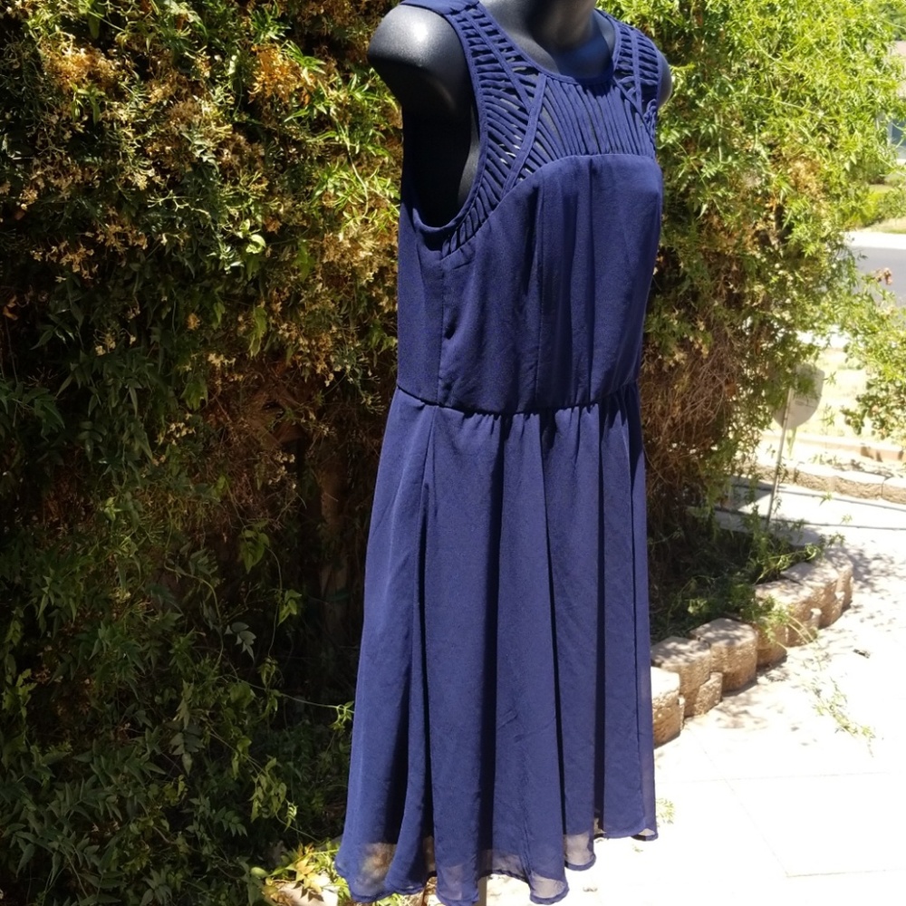 Maurice's dress - Picture 6 of 7